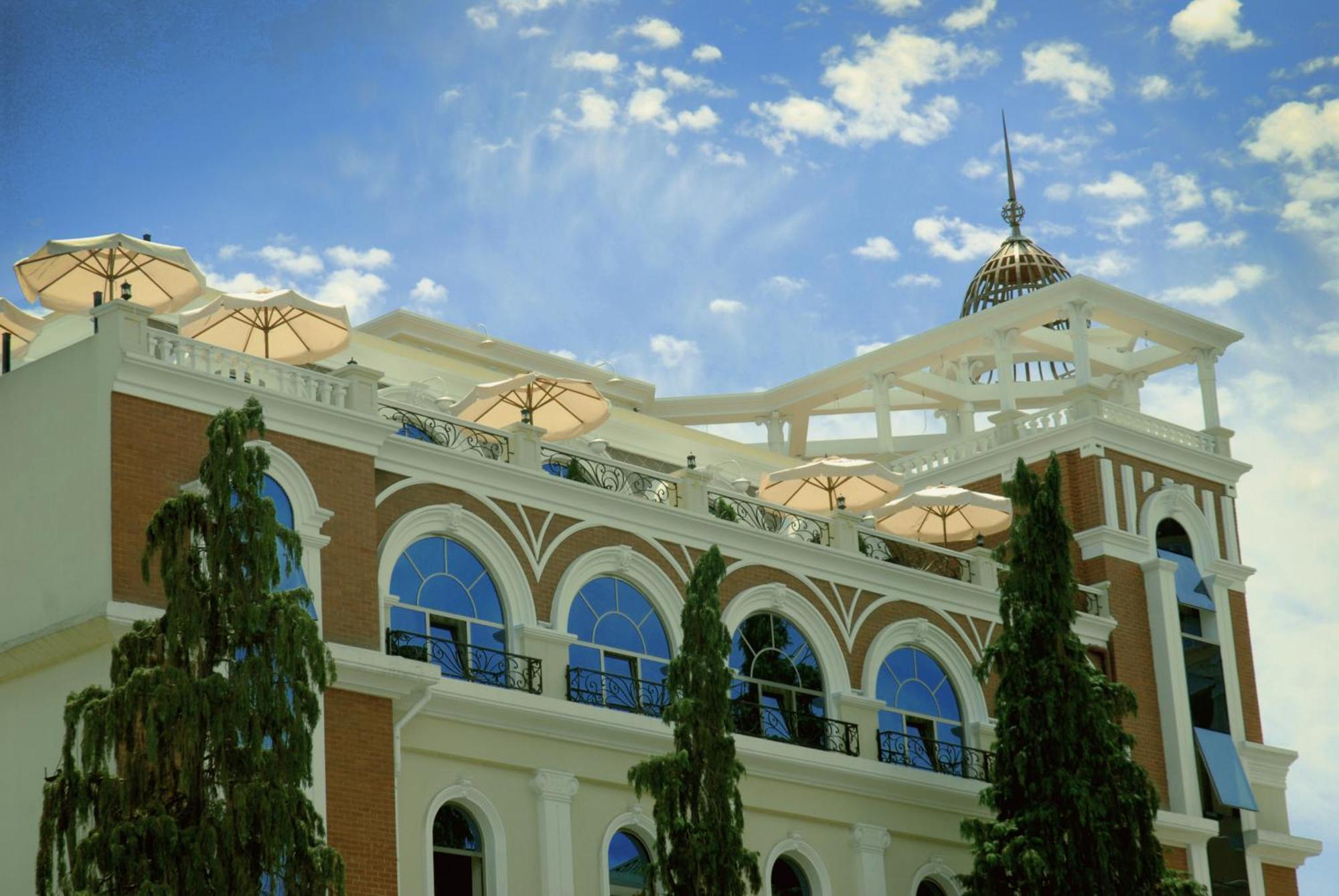 Batumi World Palace Exterior photo
