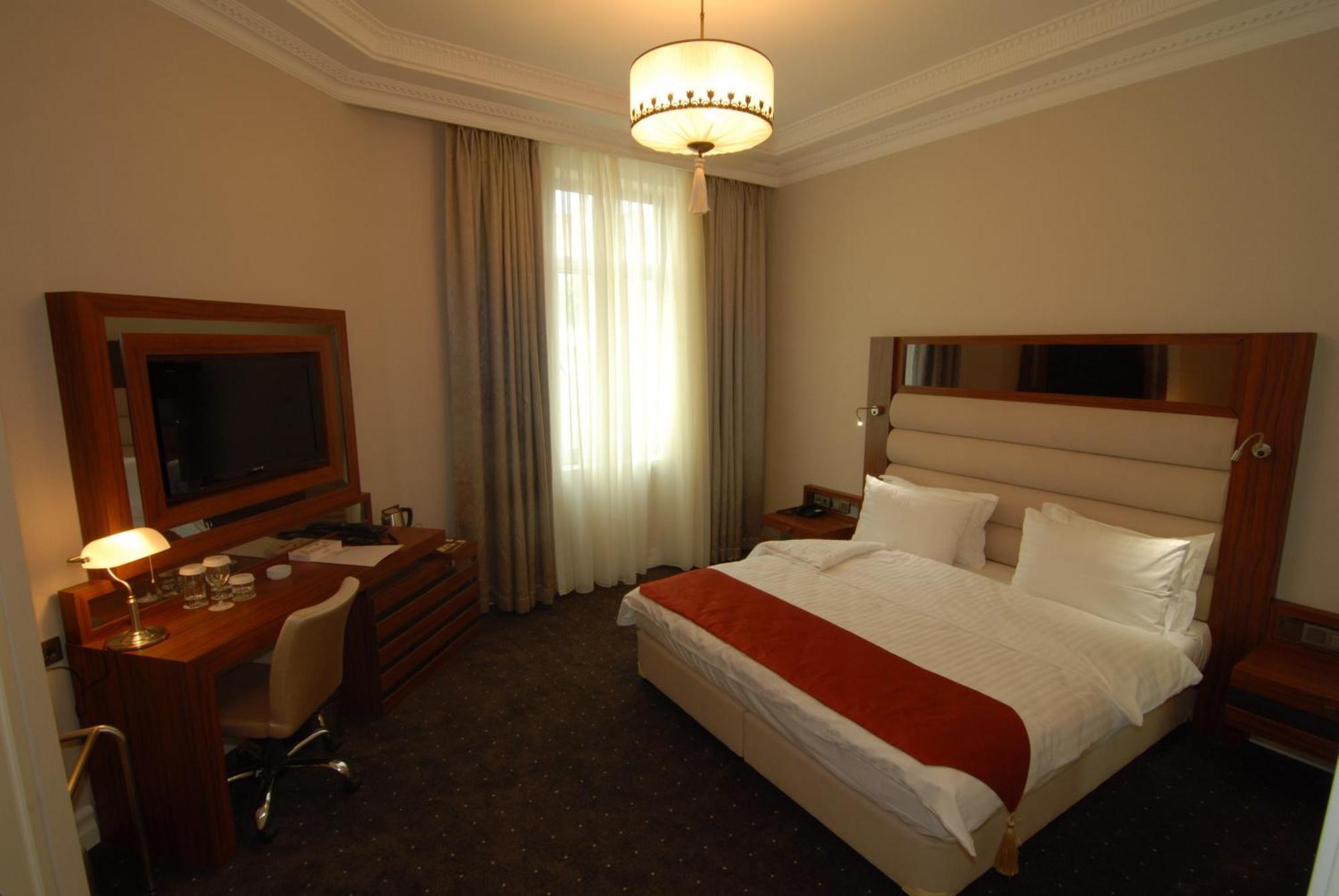 Batumi World Palace Exterior photo